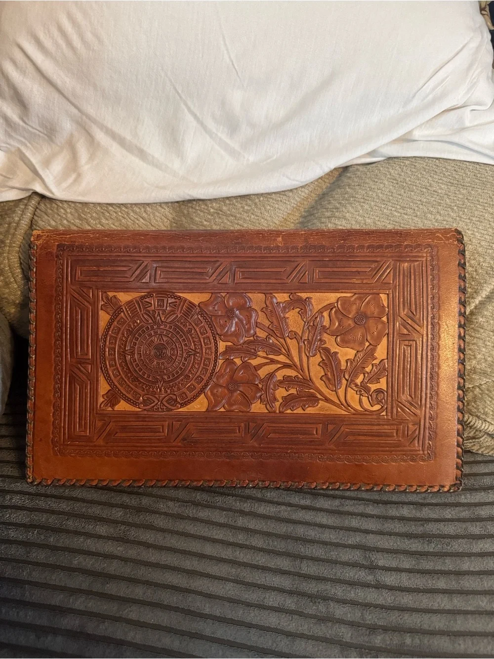 Hand-Tooled Floral Leather vintage clutch/purse in Brown Mexico